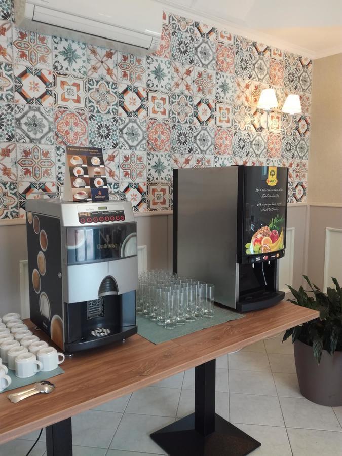 Otp Hotel Будапеща Екстериор снимка