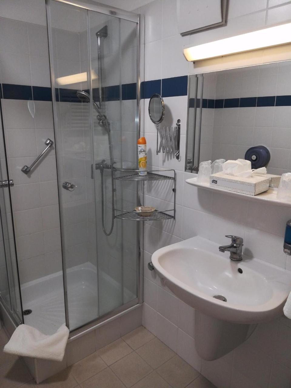 Otp Hotel Будапеща Екстериор снимка